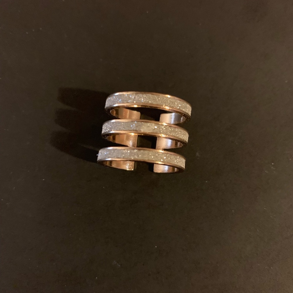 Charming Charlie goldtone ring
